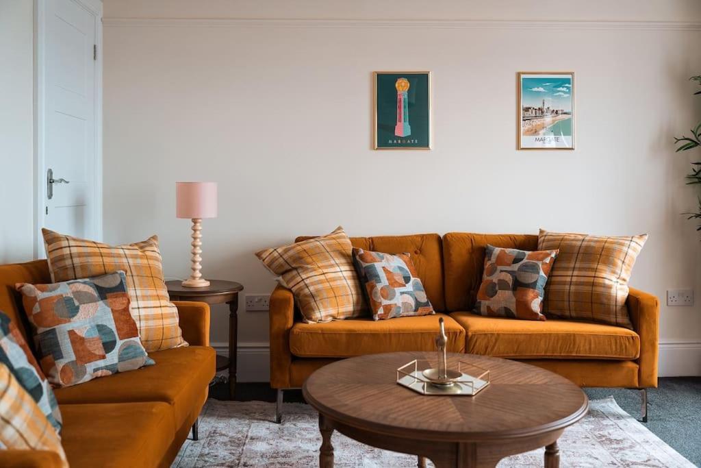 Bliss 3bed House Steps Away From The *